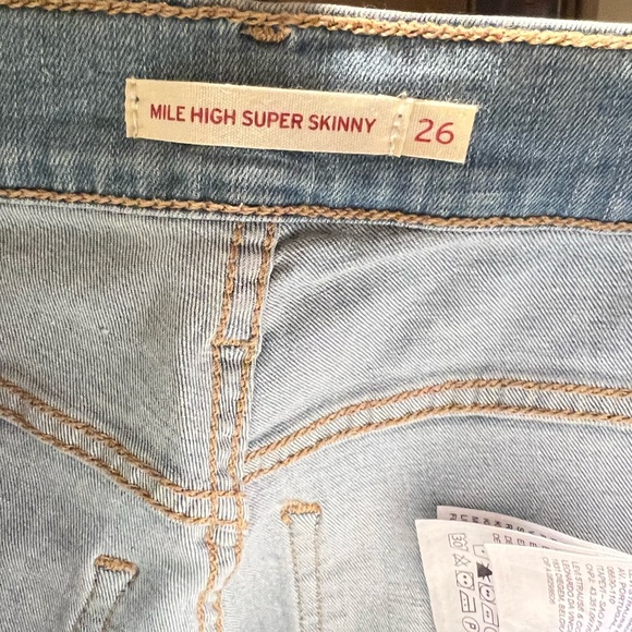 Levi’s - Picture 3 of 3